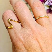 Load image into Gallery viewer, Geometric Wave Ring