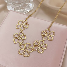 Load image into Gallery viewer, 5 Hollow Flower Necklace