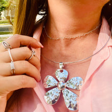 Load image into Gallery viewer, Big Flower Necklace