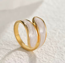 Load image into Gallery viewer, Double Shell Hug Ring