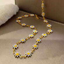 Load image into Gallery viewer, Daisy Flower Necklace & Bracelet Set
