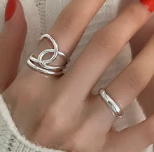 Load image into Gallery viewer, Interlocking Circles Ring