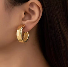 Load image into Gallery viewer, Simple Thick Hoop Earrings