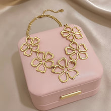 Load image into Gallery viewer, 5 Hollow Flower Necklace