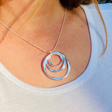 Load image into Gallery viewer, Three Circle Frosted Necklace