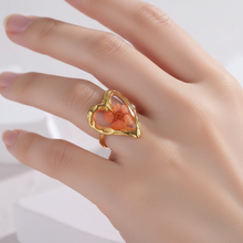 Load image into Gallery viewer, Resin Transparent Flower Ring