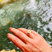 Load image into Gallery viewer, Daisy Fidget Spinner Ring