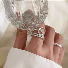 Load image into Gallery viewer, Interlocking Circles Ring