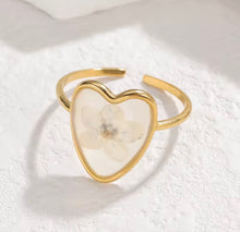 Load image into Gallery viewer, Resin Transparent Flower Ring