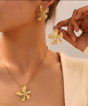 Load image into Gallery viewer, Flower Necklace & Earring Set