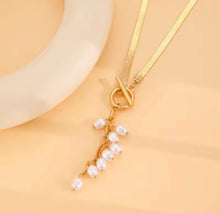 Load image into Gallery viewer, Dangling Bunches of Pearls Necklace