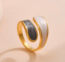 Load image into Gallery viewer, Double Shell Hug Ring