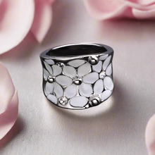 Load image into Gallery viewer, Big White Flower Ring
