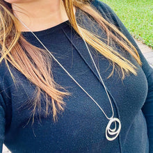 Load image into Gallery viewer, Three Circle Frosted Necklace