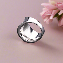 Load image into Gallery viewer, Big White Flower Ring