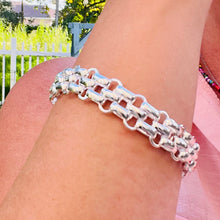 Load image into Gallery viewer, Double Interlocking Bracelet