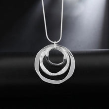 Load image into Gallery viewer, Three Circle Frosted Necklace