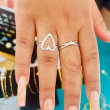 Load image into Gallery viewer, Hollow Hammered Heart Ring
