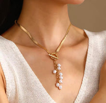 Load image into Gallery viewer, Dangling Bunches of Pearls Necklace
