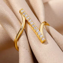 Load image into Gallery viewer, Zircon Line Ring