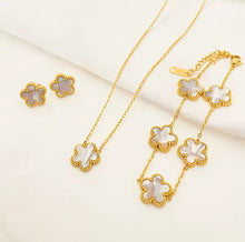 Load image into Gallery viewer, Five Leave Clover Flower Necklace, Bracelet & Earrings Set