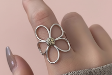 Load image into Gallery viewer, Hollow Flower Ring