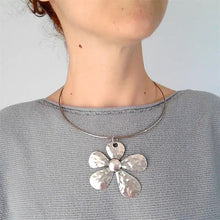 Load image into Gallery viewer, Big Flower Necklace