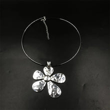 Load image into Gallery viewer, Big Flower Necklace