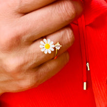 Load image into Gallery viewer, Daisy Fidget Spinner Ring
