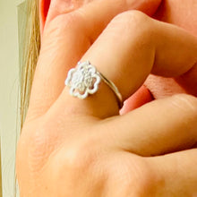 Load image into Gallery viewer, 4 Heart Clover Anti-Stress/Anxiety Fidget Spinner Ring