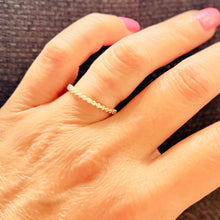 Load image into Gallery viewer, Single Luz Zircon Ring