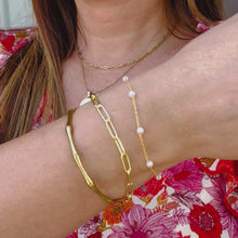 Load and play video in Gallery viewer, Small Pearl Bracelet