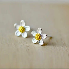 Load image into Gallery viewer, Sun Flower Stud Earrings