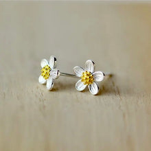Load image into Gallery viewer, Sun Flower Stud Earrings