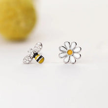 Load image into Gallery viewer, Bee & Daisy Stud Earrings