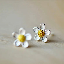 Load image into Gallery viewer, Sun Flower Stud Earrings