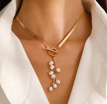 Load image into Gallery viewer, Dangling Bunches of Pearls Necklace
