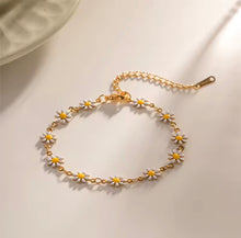 Load image into Gallery viewer, Daisy Flower Necklace &amp; Bracelet Set
