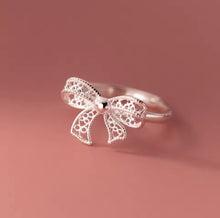 Load image into Gallery viewer, Needle Lacy Bow Ring
