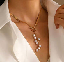 Load image into Gallery viewer, Dangling Bunches of Pearls Necklace

