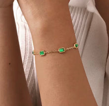 Load image into Gallery viewer, Emerald Green Necklace and Bracelet Set
