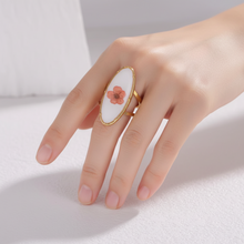 Load image into Gallery viewer, Oblong Resin Dried Flower Ring
