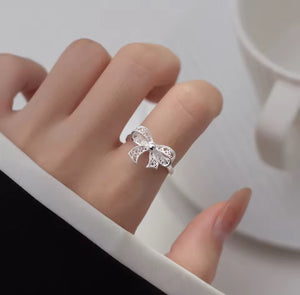 Needle Lacy Bow Ring