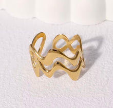 Load image into Gallery viewer, Double Pointy Wave Ring
