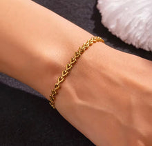 Load image into Gallery viewer, Hollow Heart Chain Bracelet

