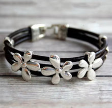 Load image into Gallery viewer, Flower Leather Bracelet
