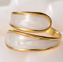 Load image into Gallery viewer, Double Shell Hug Ring
