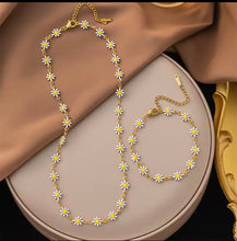 Load image into Gallery viewer, Daisy Flower Necklace &amp; Bracelet Set
