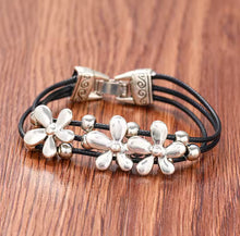 Load image into Gallery viewer, Flower Leather Bracelet

