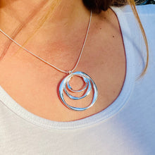 Load image into Gallery viewer, Three Circle Frosted Necklace
